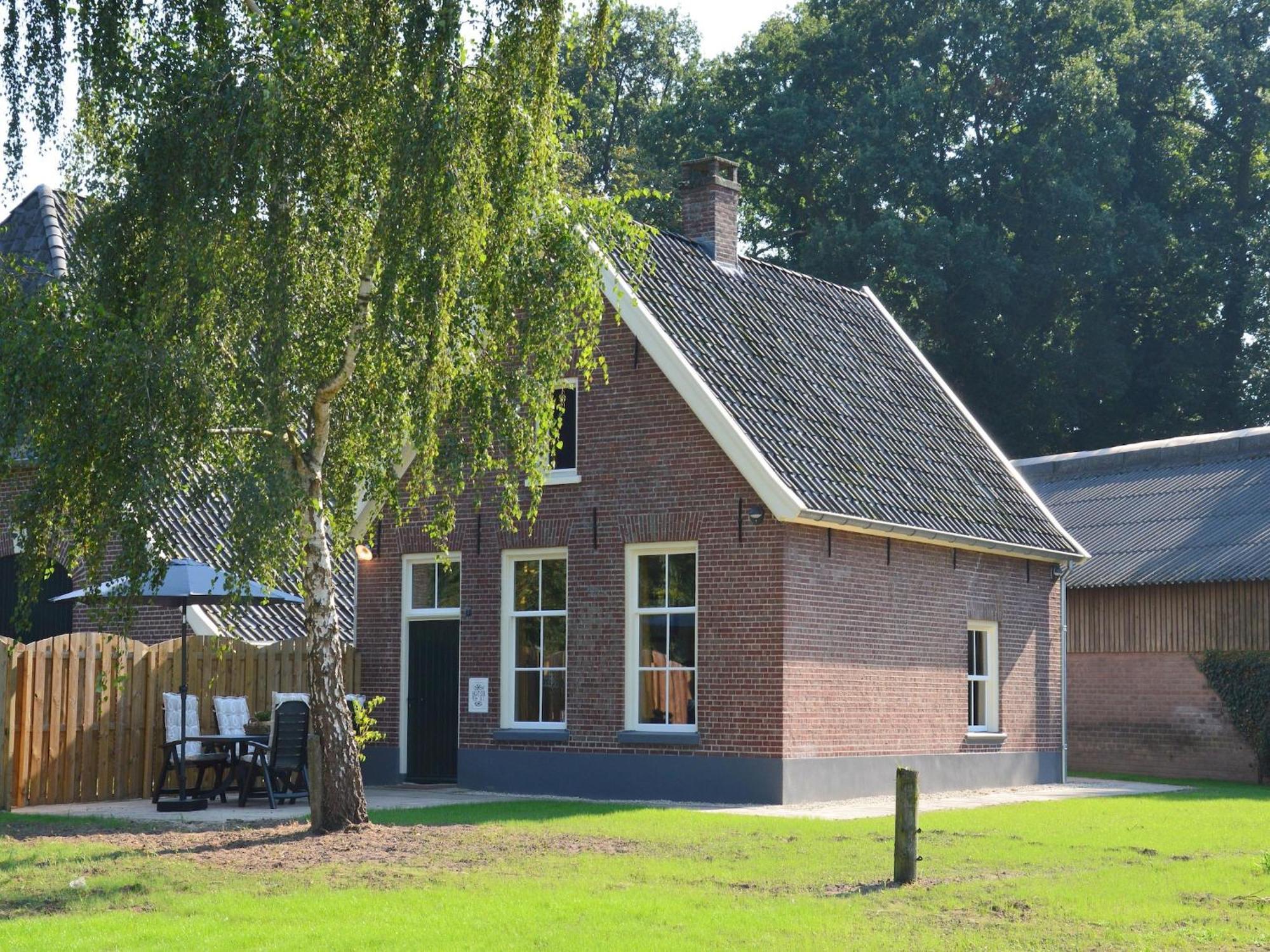 Quaint Farmhouse In Geesteren With Meadow View Eksteriør bilde